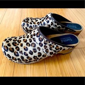 Danish clogs with real fur (cow) leopard print 8.5